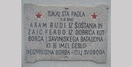Gedenktafel am Postgebäude in Črna - Bild 1