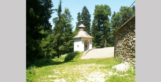 Kapelica pri cerkvi Marije Pomočnice na Homcu. - Slika 1