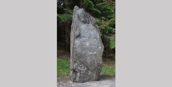 Gedenkstein in Lind ob Velden - Bild 1