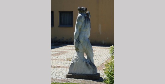 Skulpturen Volksschule Feistritz - Bild 4