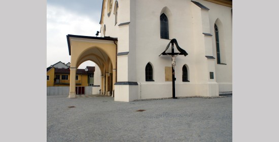 Kreuz bei der Pfarrkirche Bleiburg - Bild 5