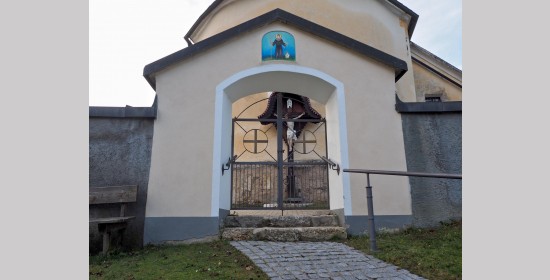Heiliger Leonhard am Friedhofsportal - Bild 1
