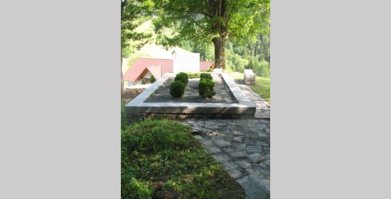 Grobnica borcev XIV. in XVII. divizije - Slika 1