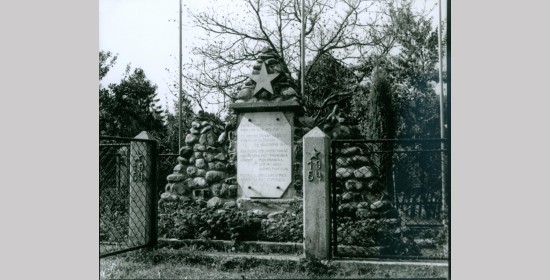 Denkmal, der Familie Rakitnik gewidmet - Bild 3