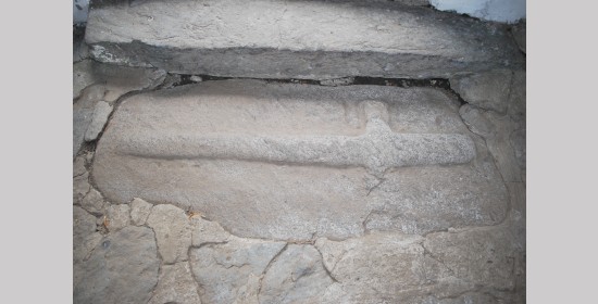 Romanische Kreuzplatten in der Unterwinklerner Kirche - Bild 2