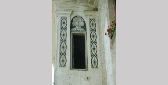 Fassadendekoration an der Pahernik-Villa, Vuhred - Bild 1