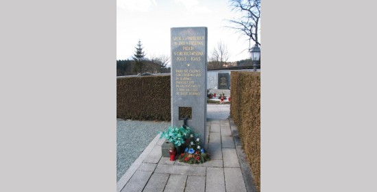 Partisanen-Grabmal und die Opfer des Nationalsozialismus - Bild 1