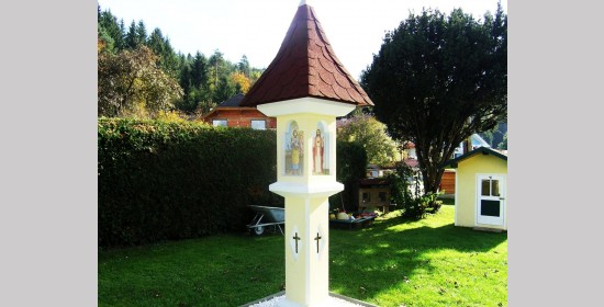 Hauskreuz der Familie Kumer in Einersdorf - Bild 1