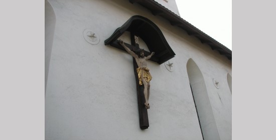 Friedhofskreuz an der Kirche des Heiligen Antonius - Bild 2
