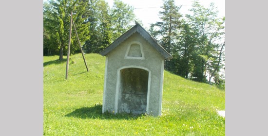 Kapelle am Weg auf die Uršlja gora - Bild 1