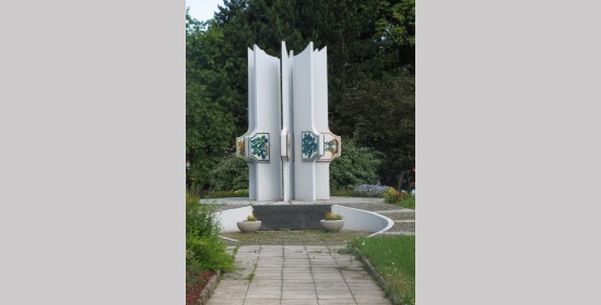 Spomenik NOB - Slika 1