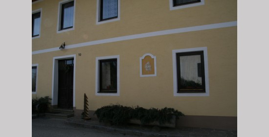 Marienrelief am Wohnhaus Lutschounig - Bild 1