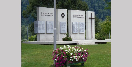 Kriegerdenkmal Grafenstein neu - Bild 2