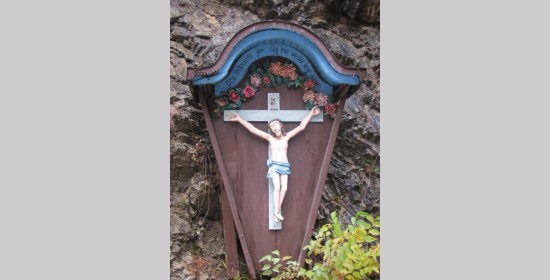 Kreuz beim Straßenkreuzweg Koprivna-Helena - Bild 2