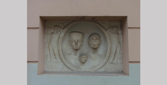 Römischer Familiengrabstein - Bild 1