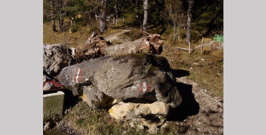 Steindenkmal oberhalb vom Bauer in Boden - Bild 4