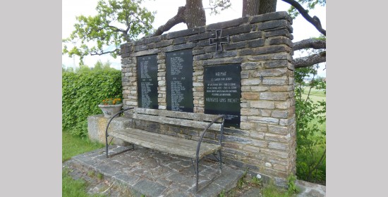 Kriegerdenkmal Maglern - Bild 1
