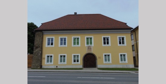 Wappen am ehemaligen Spitalsgebäude - Bild 3