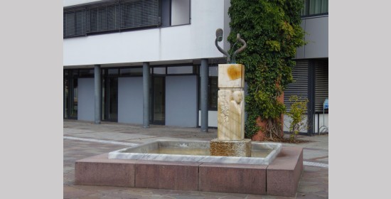 Marktbrunnen und Marktplatz Brückl - Bild 1