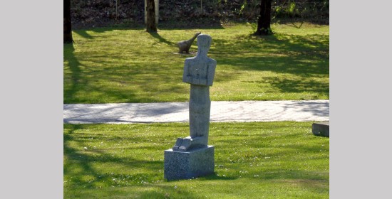 Freiplastik "Der Kniende" - Bild 3