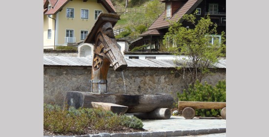 Dorfbrunnen Kreuzen - Bild 1