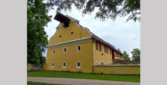 Ziegelgitterfenster Schlossstadel Grafenstein - Bild 2