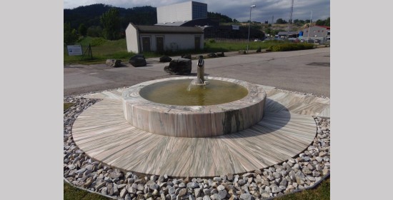 Marmorbrunnen Industriepark - Bild 7