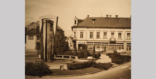 Ehemaliger Gedenkbrunnen Oktoberplatz - Bild 3