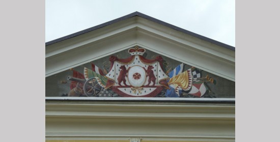 Portal & Giebelsegment Schloss Grafenstein - Bild 4