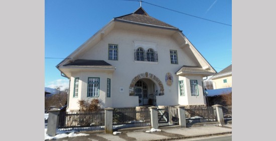 Gedenkinschrift und Wappenstein am Pfarrhaus Paternion - Bild 5