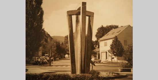 Ehemaliger Gedenkbrunnen Oktoberplatz - Bild 4