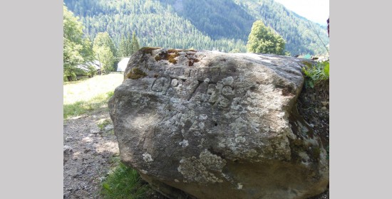 Steindenkmal oberhalb vom Bauer in Boden - Bild 3