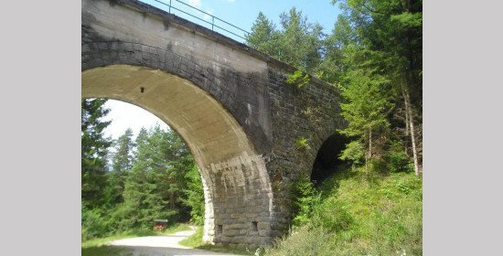 Eisenbahnbrücke in Dolič - Bild 3