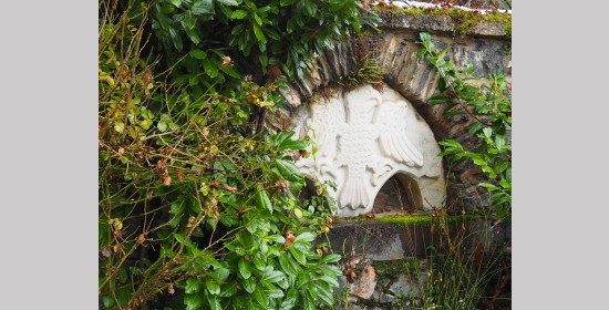 Giebel eines romanischen Doppelfensters - Bild 2