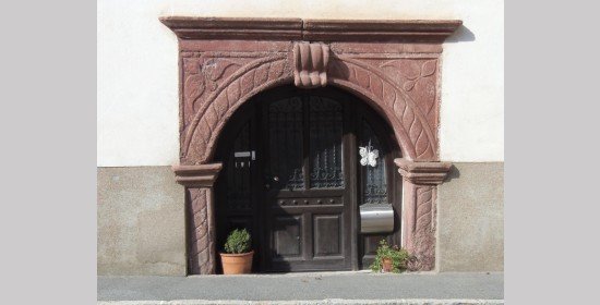 Sandsteinportal Bahnhofstraße 47 - Bild 1