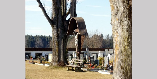 Friedhofskreuz in Loibach - Bild 1