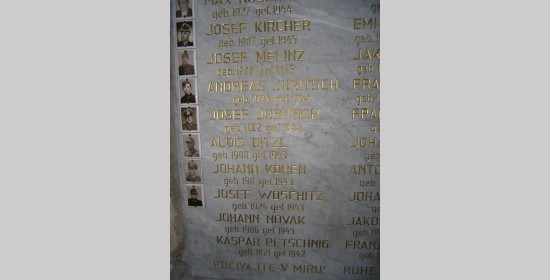 Gedenktafel für die Gefallenen des 2. Weltkrieges, Unterferlach - Bild 3