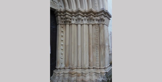 Romanisches Trichterportal Stadtpfarrkirche St. Veit - Bild 4