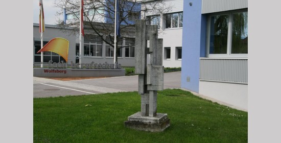 Steinskulptur Fachberufsschule - Bild 2