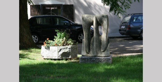 Steinskulptur am Kanalplatz - Bild 2