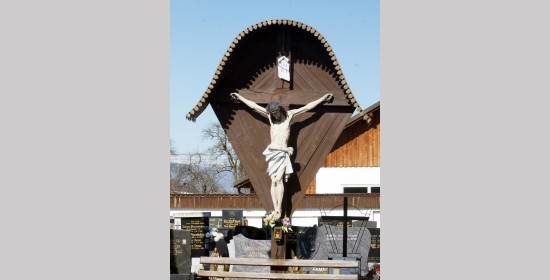 Friedhofskreuz in Loibach - Bild 2