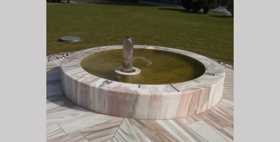 Marmorbrunnen Industriepark - Bild 5