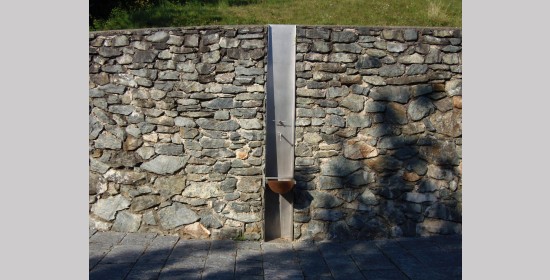 Kreuz und Brunnen neuer Friedhof St. Michael - Bild 6