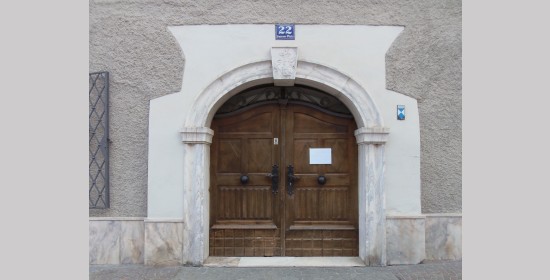 Wappenstein Portal Bären-Apotheke - Bild 3