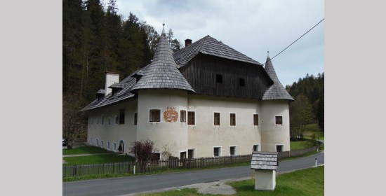 Wappen und Sonnenuhr Schloss Kreuzen - Bild 3