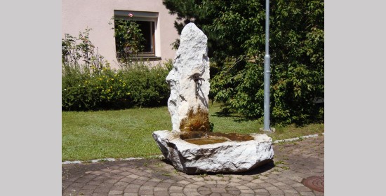 Steinerner Dorfbrunnen Seltschach - Bild 2