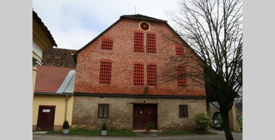 Ziegelgitterfenster Clubhaus Golfclub Wolfsberg - Bild 1