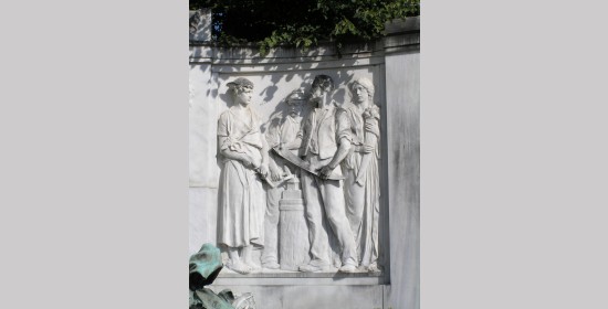 Grabdenkmal Offner - Bild 4
