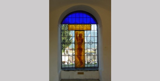 Glasfenster Pfarrkirche St. Leonhard bei Siebenbrünn - Bild 1