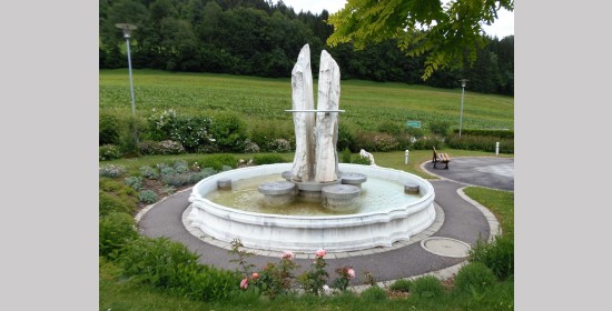 Brunnen Therme Weissenbach - Bild 2